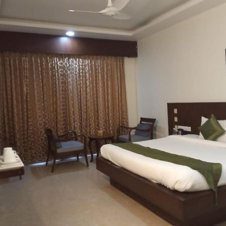 Rns One Hotell Subrahmanya Exteriör bild