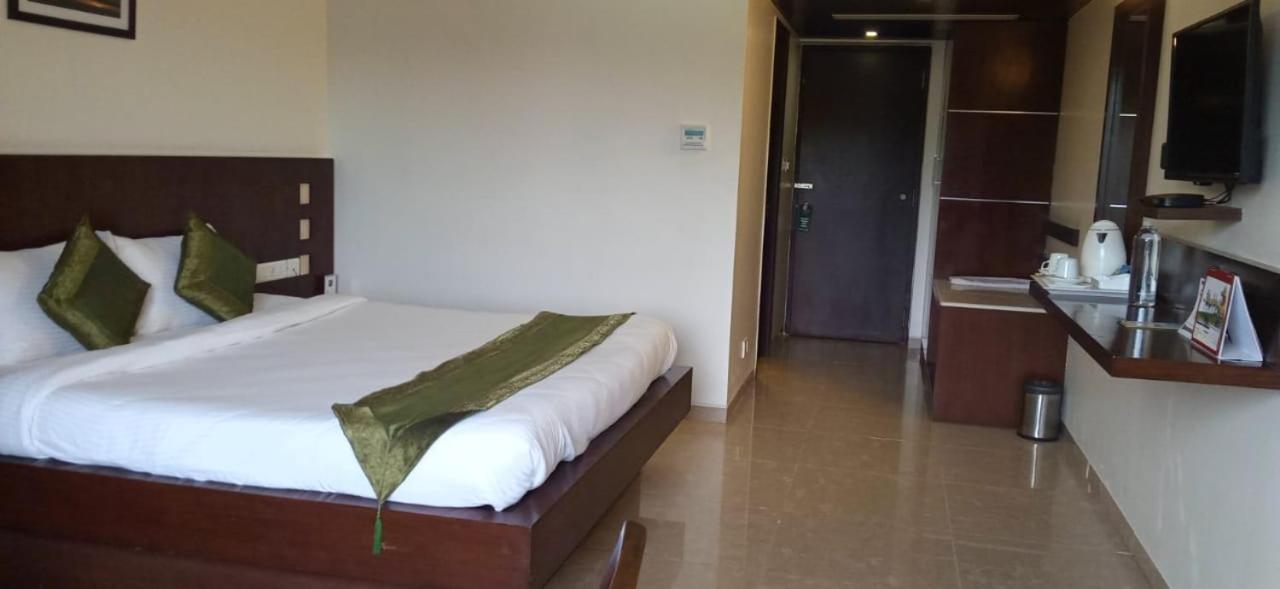 Rns One Hotell Subrahmanya Exteriör bild