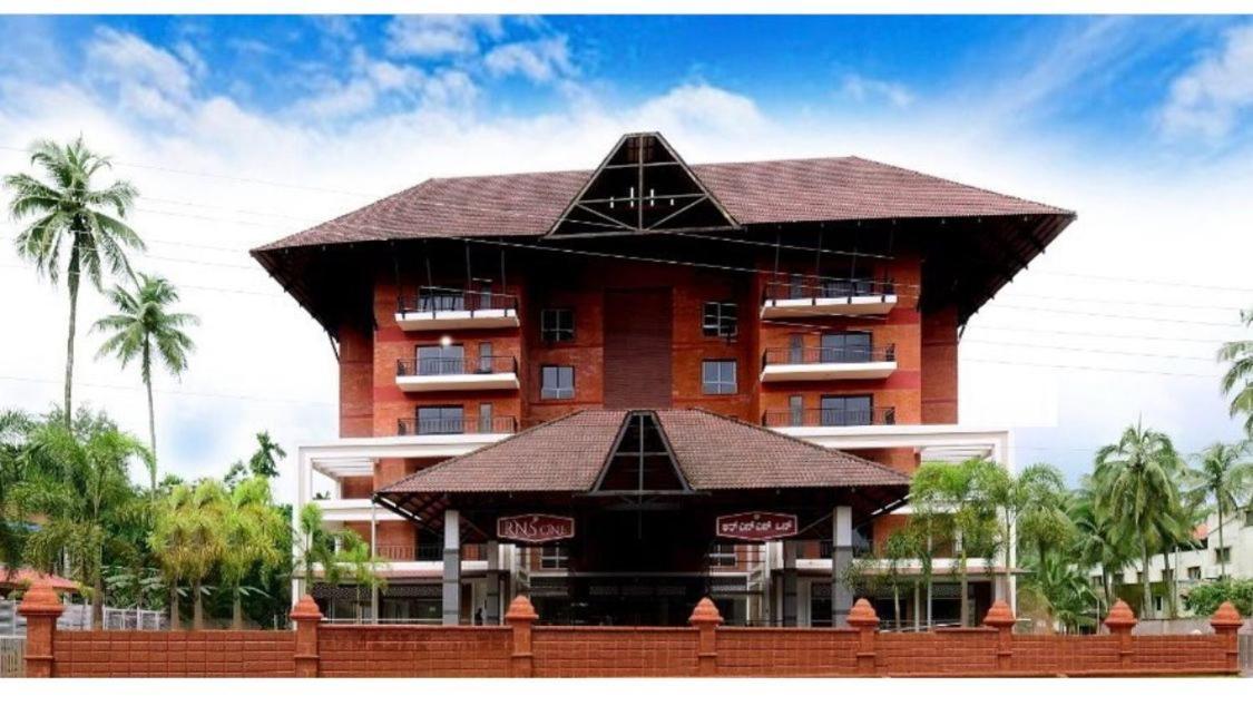 Rns One Hotell Subrahmanya Exteriör bild