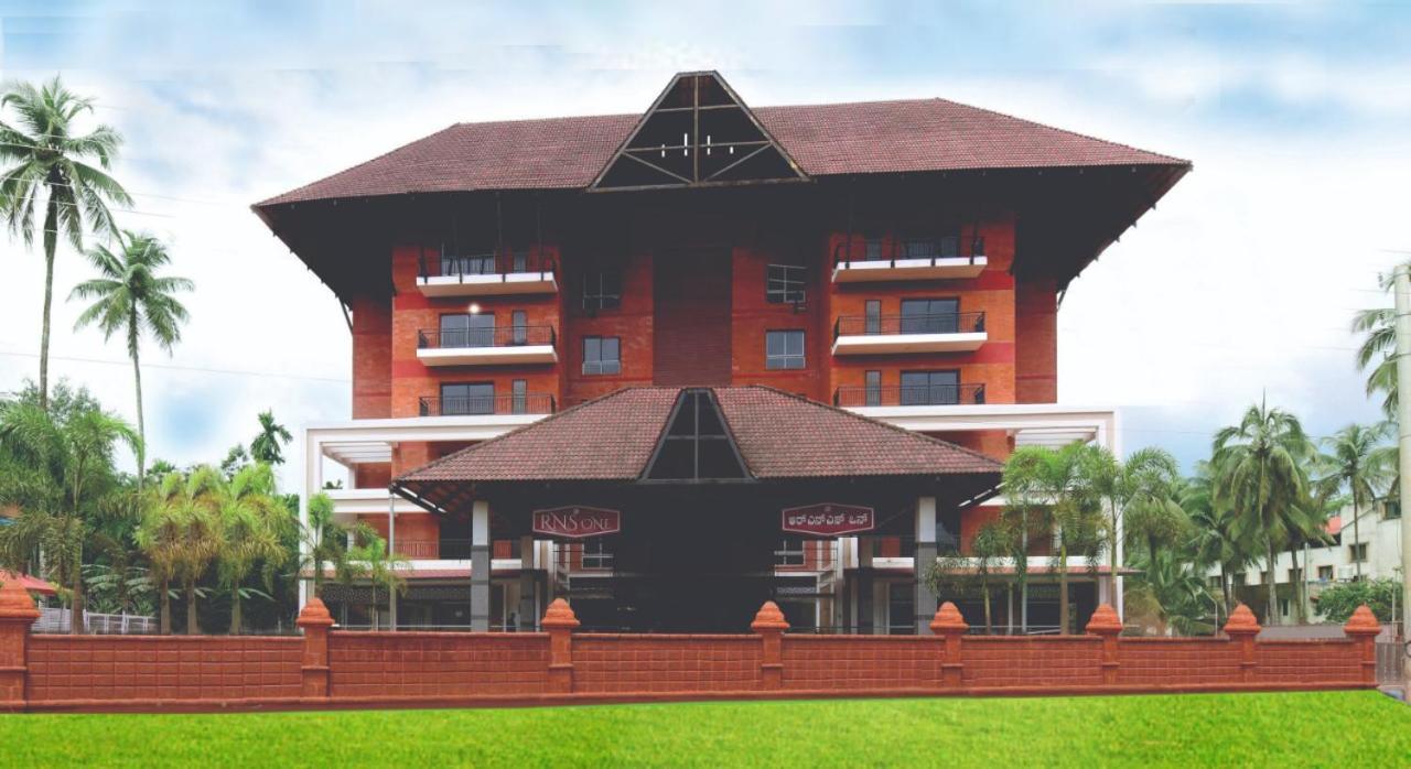 Rns One Hotell Subrahmanya Exteriör bild