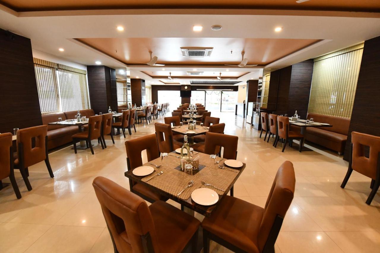 Rns One Hotell Subrahmanya Exteriör bild