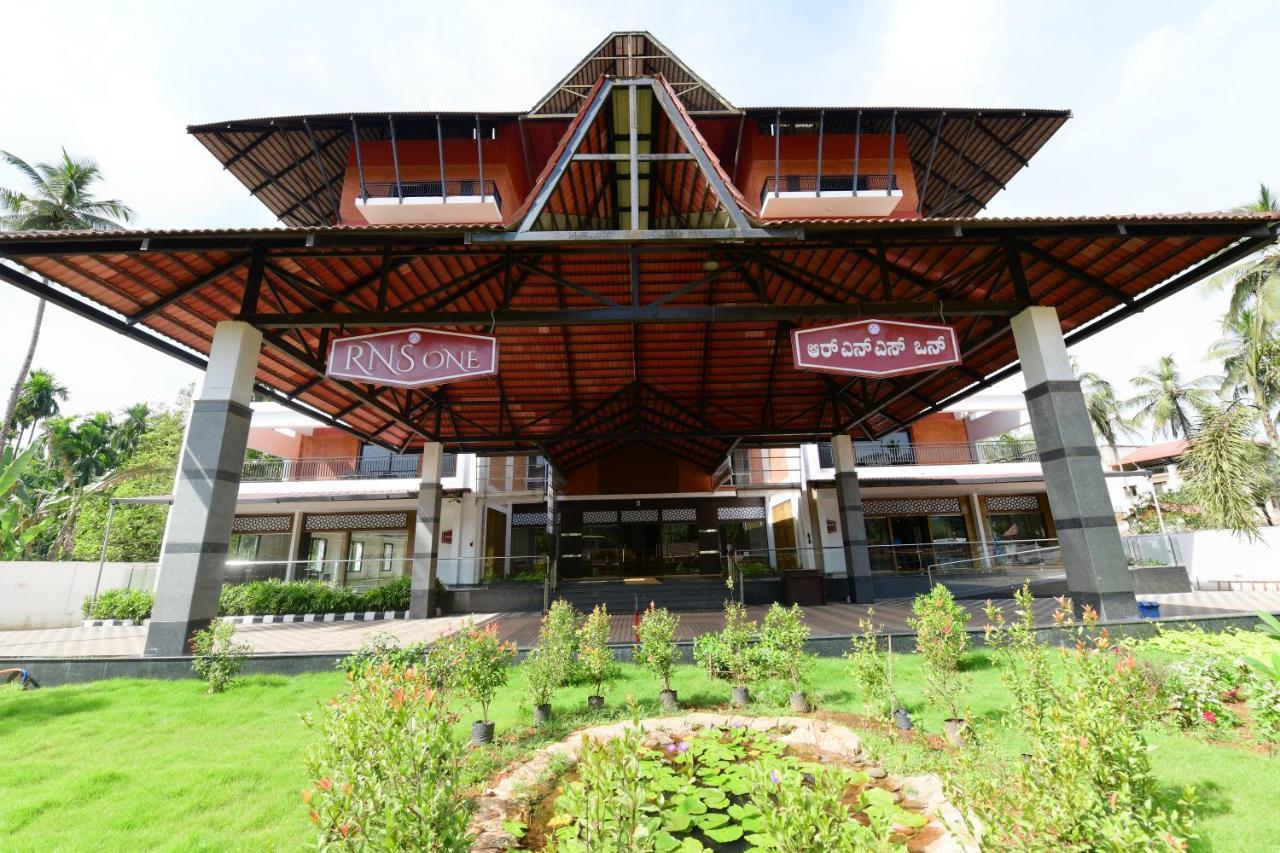 Rns One Hotell Subrahmanya Exteriör bild